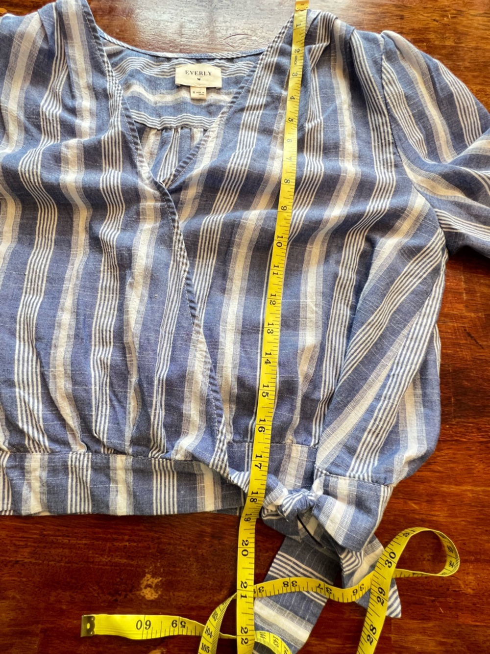 Everly Women's Striped V-Neck  Wrap Blouse Size M Blue White  Preppy Coastal - Picture 5 of 11